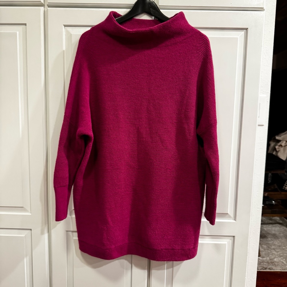 Free People Ottoman‎ Oversized Slouchy Tunic Sweater- Fuchsia. Size Small
